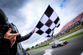#89 Akka ASP Team FRA Mercedes-AMG GT3 Nico Bastian DEU Thomas Neubauer FRA Silver Cup, Finish, Race 1
