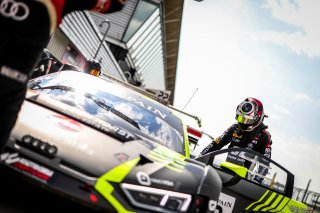 Pit-lane, Pre-Qualifying
