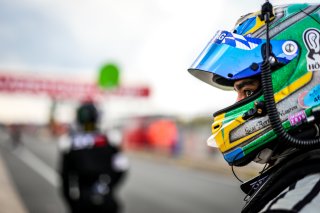 Pit-lane, Pre-Qualifying
