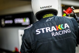 Pit-lane, Pre-Qualifying
