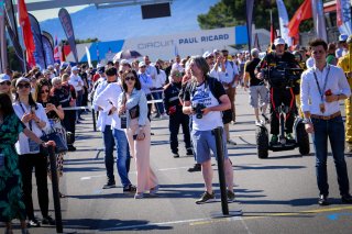 Gridwalk, Race
