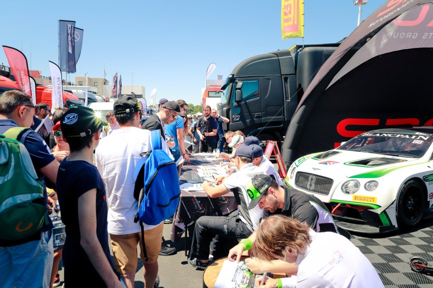 Autograph Session