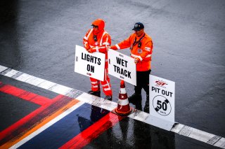 Free Practice 2, Pitlane
