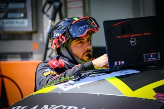 Free Practice 2, Pitlane
