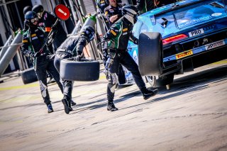 Free Practice 2, Pitlane
