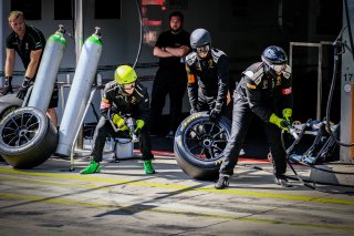 Pitlane, Race 1
