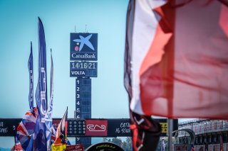 Gridwalk, Race
