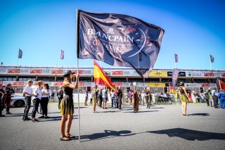 Gridwalk, Race
