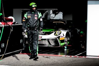 #54 Dinamic Motorsport ITA Porsche 911 GT3-R (991.II) - Sven Muller DEU Christian Engelhart DEU Matteo Cairoli ITA, Pitlane, Pre-Qualifiying
