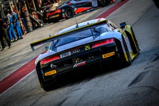 Free Practice 2, Pitlane
