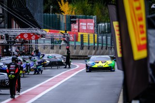 #77 Barwell Motorsport GBR Sandy Mitchell GBR Ricky Collard GBR Rob Collard GBR Leo Machitski RUS IGTC, Free Practice 1, Pitlane
