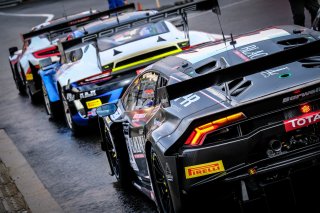 Pitlane, Warm Up
