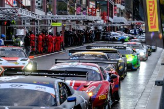 Pitlane, Warm Up
