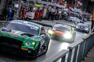 Pitlane, Warm Up
