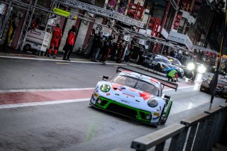 Pitlane, Warm Up
