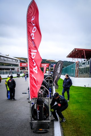 Gridwalk, Race
