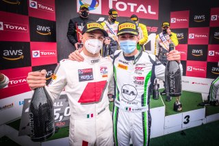 Podium, Race
