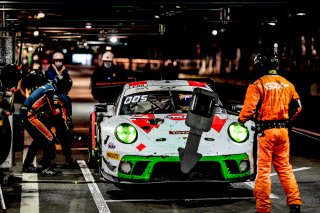 #40 GPX Racing UAE- Romain Dumas FRA Louis Deletraz CHE Thomas Preining AUT, Pitlane, Race
