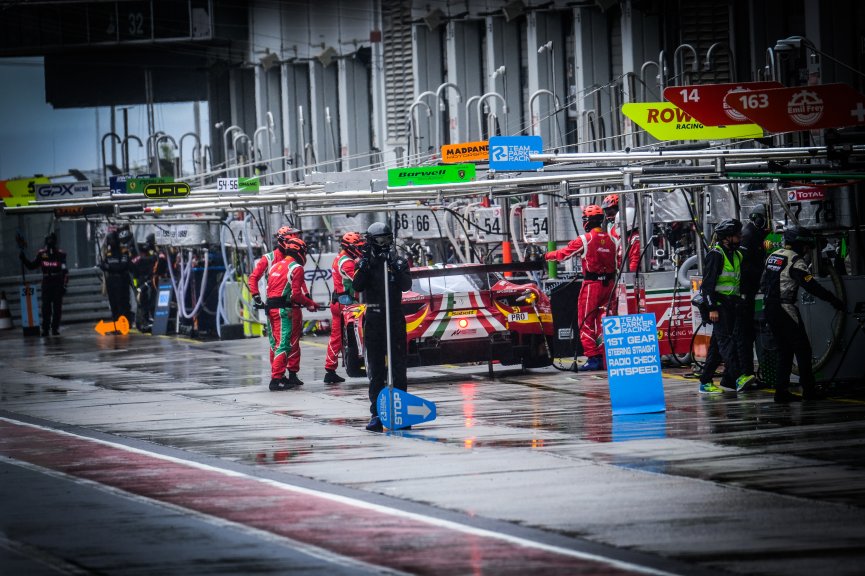 Official Paid Testing Session, Pitlane
