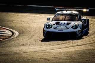 #21 KCMG HKG Porsche 911 GT3-R (991.II) - Edoardo Liberati ITA Josh Burdon AUS Alexandre Imperatori CHE, Free Practice
