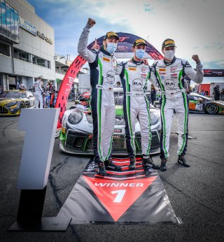 #54 Dinamic Motorsport ITA Porsche 911 GT3-R (991.II) - Matteo Cairoli ITA Christian Engelhart DEU Sven Muller DEU, Race
