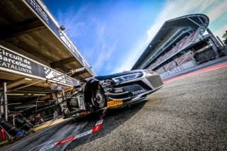 #31 Belgian Audi Club Team WRT BEL Audi R8 LMS GT3 - Ryuichiro Tomita JPN Kelvin van der Linde ZAF, Free Practice 1, Pitlane
