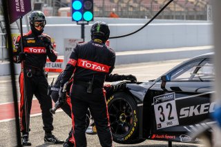 Free Practice 2, Pitlane

