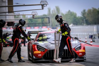 #89 AKKA ASP FRA Mercedes-AMG GT3 Silver Cup Jim Pla FRA Benjamin Hites CHL, Pitlane, Pre-Qualifying
