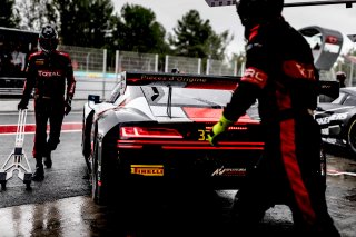 Pit Lane, Qualifying 1
