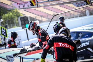 Official Paid Test Session, Pitlane
