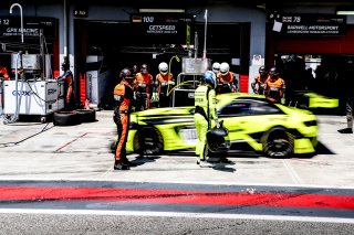 Pit Lane, Pre-qualifying
