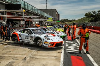 #40 GPX Racing UAE Porsche 911 GT3-R (991.II) - Romain Dumas FRA Louis Deletraz CHE Thomas Preining AUT, Race
