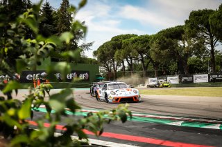 #40 GPX Racing UAE Porsche 911 GT3-R (991.II) - Romain Dumas FRA Louis Deletraz CHE Thomas Preining AUT, Race
