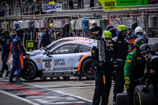 #40 GPX Racing UAE Porsche 911 GT3-R (991.II) - Romain Dumas FRA Louis Deletraz CHE Thomas Preining AUT, Official Test Session, Pitlane
