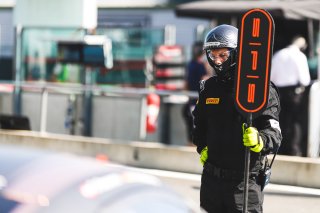 Pitlane, Qualifying 1
