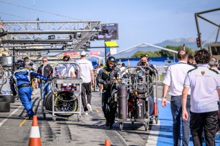 Gridwalk, Race
