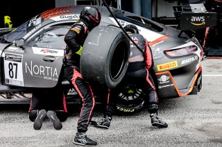 Pitlane, Race 1
