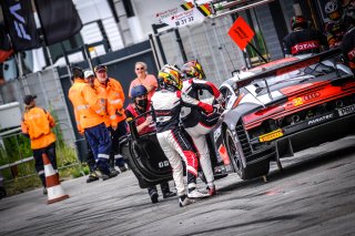 Pitlane, Race 2
