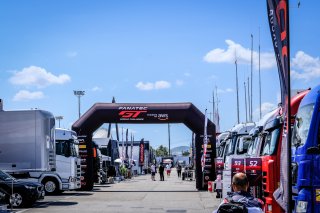 Free Practice, Paddock
