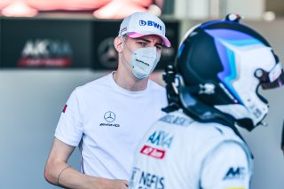 Pitlane, Qualifying 1
