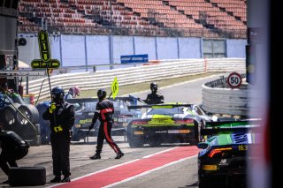 Pitlane, Race 1
