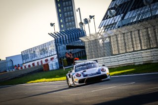 #22 GPX Racing UAE Porsche 911 GT3-R (991.II) Matt Campbell AUS Earl Bamber NZL Mathieu Jaminet FRA Pro Cup, Free Practice
