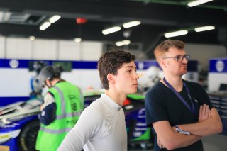 Paid Test Session 2, Pitlane
