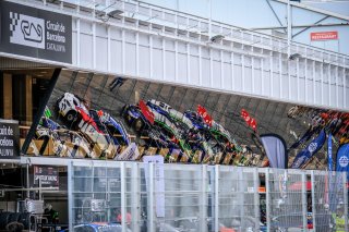 Gridwalk, Race

