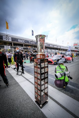 Gridwalk, Race

