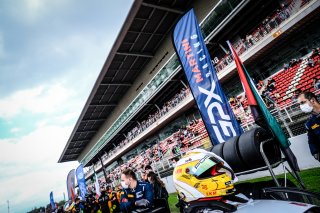 Gridwalk, Race
