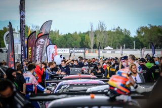 Gridwalk, Race

