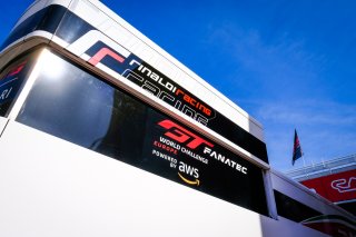 Paddock, Setup
