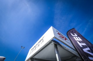 Paddock, Setup
