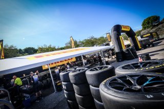 Paddock, Setup
